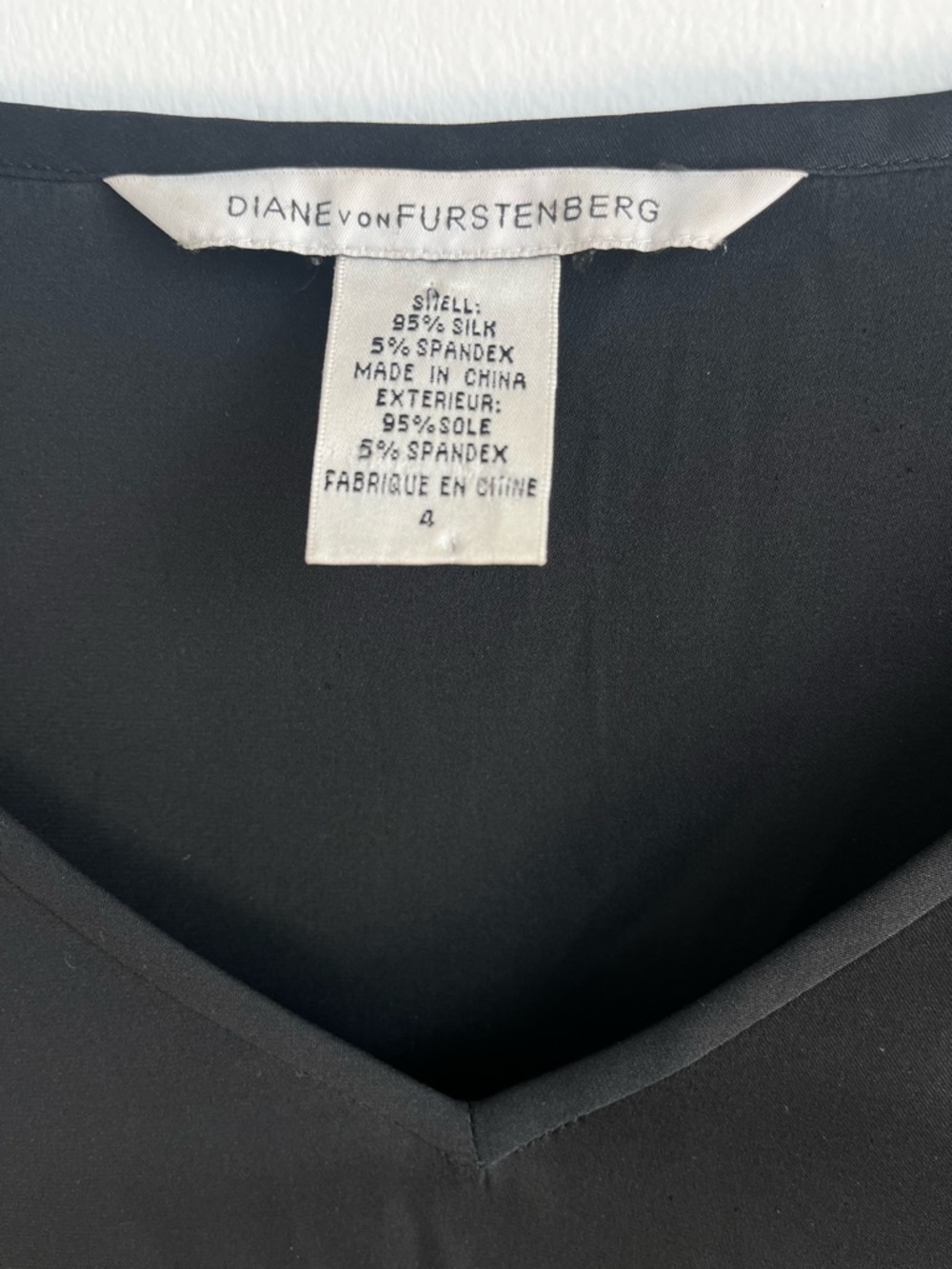 Diane von Furstenberg Black Silk Stretch V-Neck Blouse Ruffle Cuff Size 4 - Picture 4 of 8